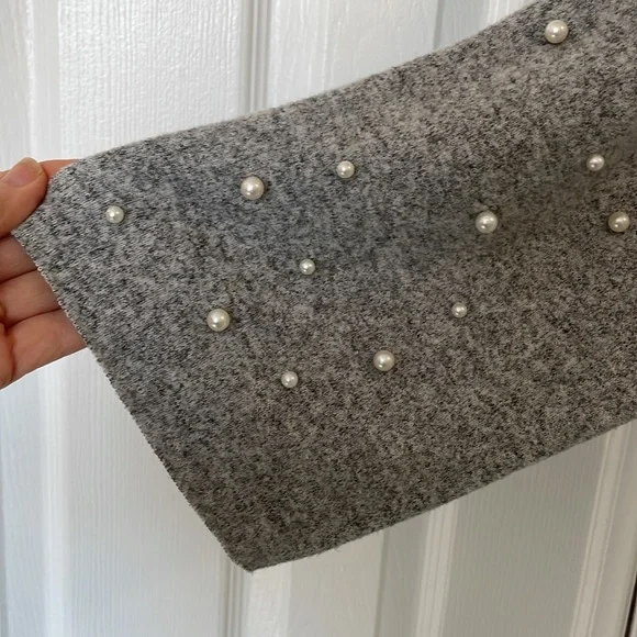 ZARA GRAY 3/4 SLEEVE SWEATER TOP RAW HEM WITH FAUX PEARL BEADS SIZE MEDIUM - Picture 6 of 8